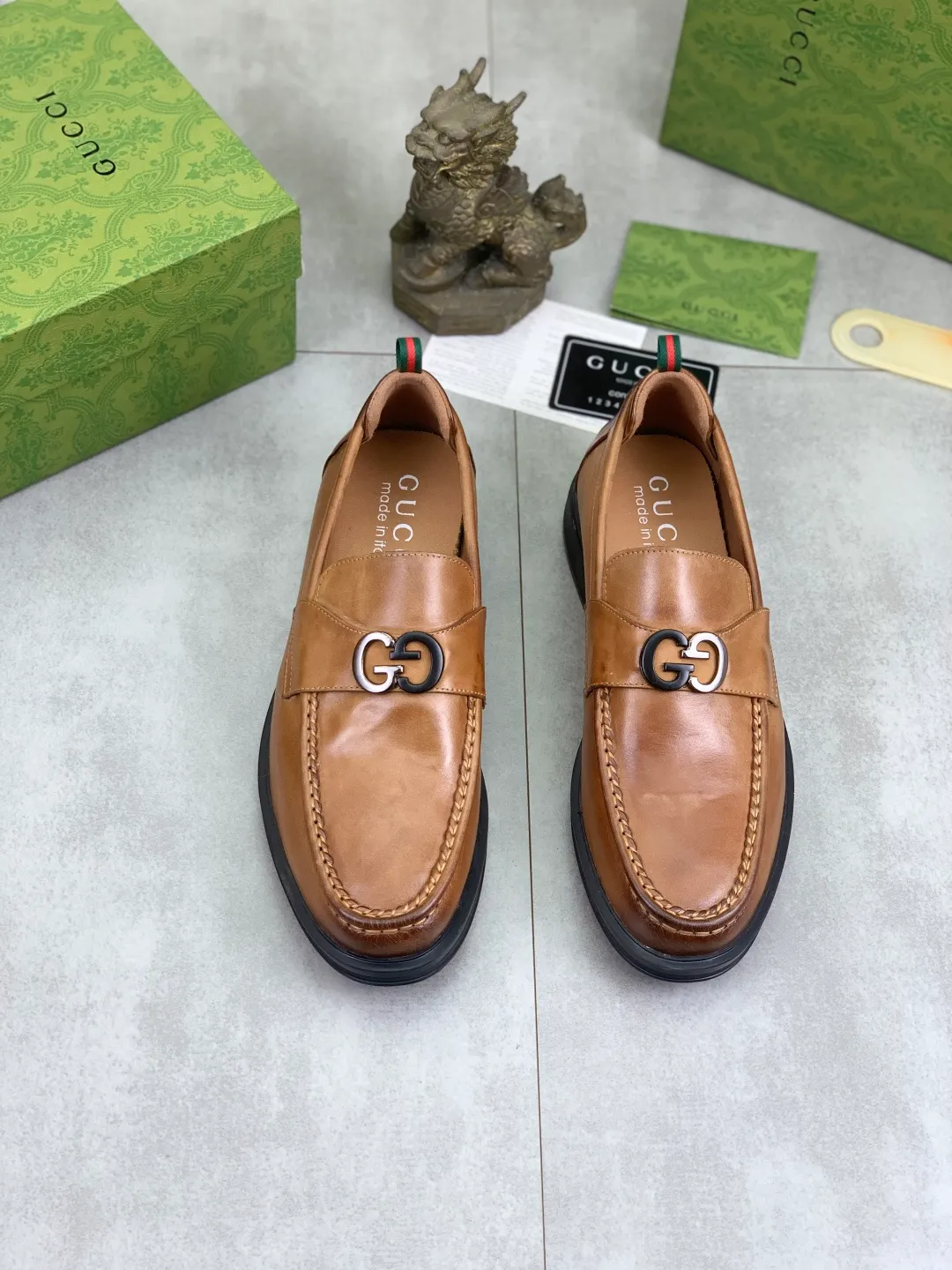 Men's shoes💰P500💰【New model, soft and comfortable Gucci classic business leather shoes hot selection (Gucci) official website latest Gucci business leather shoes, hot style 💥 simple and elegant style, exclusive for trendy men. Unique official website latest brand original double G embossed elements 👑 Gucci original decoration, fashionable and generous, the fabric is original calfskin ✅ Fully imported first-layer pigskin lining, the official website specifies wear-resistant, rubber business outsole, the classic model is taken in kind at the counter 🎬38-44 (customized at 45) black Brown optional